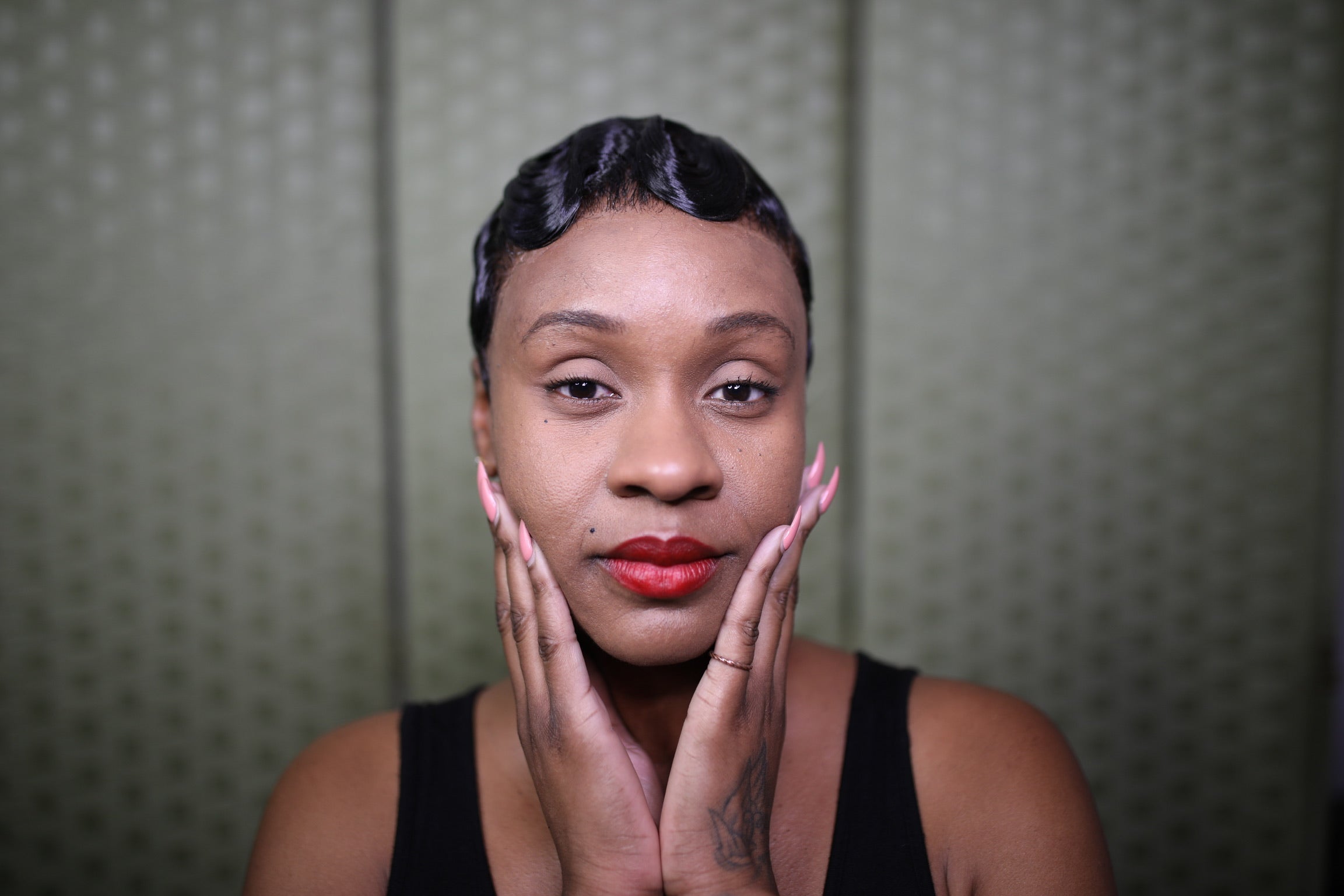 How To Slay A Glue-less Frontal Install Using 28 Pieces Finger Wave Hair Style Pre Recorded Online Webinar